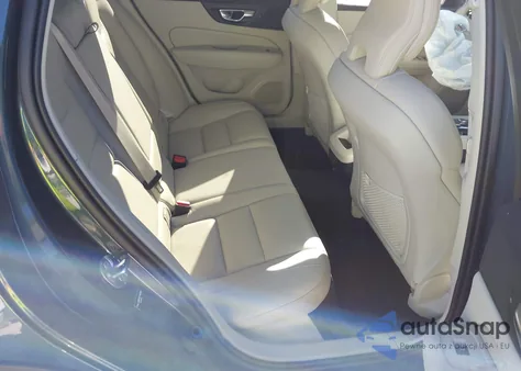 2025 Volvo V60 Cross Country Plus, B5 Awd Gas (Mild Hybrid) z USA, uszkodzony, nr VIN YV4L12WK9S2146884